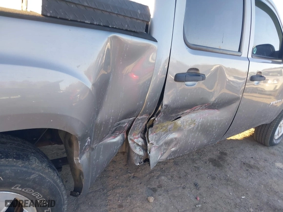 2008 GMC Sierra 1500 Work Truck with VIN 2GTEK133781178421, listed as a IAAI auction lot 41441844 with 213,315 mi miles. Bid and sale history available at carsss.com. Image 6.