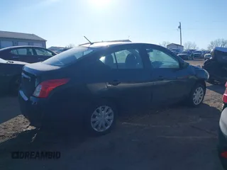 2016 Nissan Versa SV z VIN 3N1CN7AP5GL832064, wystawiony jako IAAI lot #41420008 z przebiegiem 80 890 mil mil oraz . Historia ofert i sprzedaży dostępna na DreamBid. Obrazek 14.