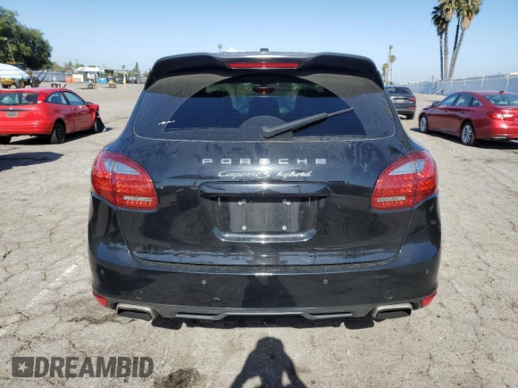 2012 Porsche Cayenne S Hybrid z VIN WP1AE2A21CLA92318, wystawiony jako Copart lot #55595055 z przebiegiem 82 184 mil mil oraz Szkody całkowita. Historia ofert i sprzedaży dostępna na DreamBid. Obrazek 6.