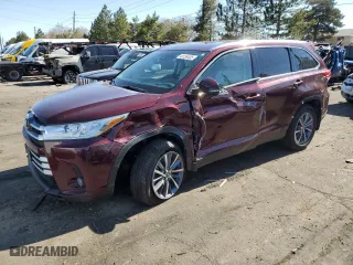 2019 Toyota Highlander SE with VIN 5TDJZRFHXKS735130, listed as a Copart auction lot 48136405 with 81,461 mi miles and Salvage Title. Bid and sale history available at carsss.com. Image 1.