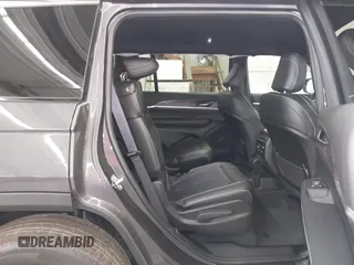 2025 Jeep Grand Cherokee Limited with VIN 1C4RJKBG3S8634319, listed as a IAAI auction lot 41817917 with 523 mi miles and . Bid and sale history available at DreamBid. Image 8.