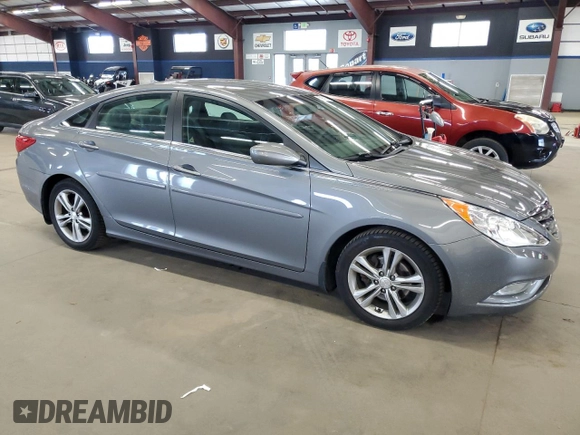 2013 Hyundai Sonata GLS z VIN 5NPEB4AC8DH659615, wystawiony jako Copart lot #55651985 z przebiegiem 81 532 mil mil oraz Szkoda całkowita • Salvage title. Historia ofert i sprzedaży dostępna na DreamBid. Obrazek 4.