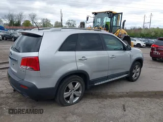 2012 Kia Sorento EX with VIN 5XYKU4A2XCG256830, listed as a IAAI auction lot 42031102 with 200,957 mi miles. Bid and sale history available at carsss.com. Image 4.