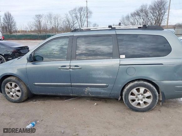 2008 Hyundai Entourage GLS with VIN KNDMC233686052137, listed as a IAAI auction lot 41640274 with NaN miles. Bid and sale history available at carsss.com. Image 14.