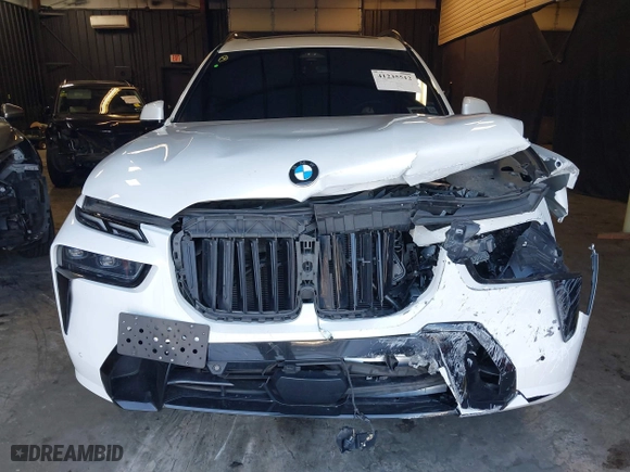 2023 BMW X7 xDrive40i with VIN 5UX23EM04P9P96036, listed as a IAAI auction lot 41235512 with 35,661 mi miles. Bid and sale history available at carsss.com. Image 6.