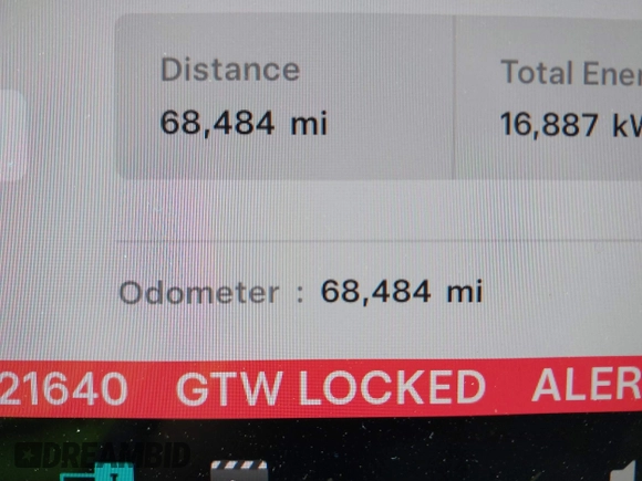 2023 Tesla Model Y Long Range z VIN 7SAYGDEE4PF621640, wystawiony jako IAAI lot #41796502 z przebiegiem 68 484 mil mil oraz . Historia ofert i sprzedaży dostępna na DreamBid. Obrazek 16.