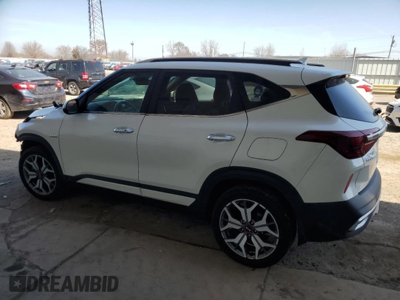 2021 Kia Seltos SX z VIN KNDETCA23M7082933, wystawiony jako Copart lot #49069285 z przebiegiem 31 655 mil mil oraz Szkoda całkowita • Salvage title. Historia ofert i sprzedaży dostępna na DreamBid. Obrazek 2.