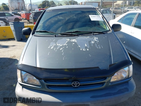 2000 Toyota Sienna CE with VIN 4T3ZF19CXYU261572, listed as a IAAI auction lot 41867445 with 204,765 mi miles. Bid and sale history available at carsss.com. Image 6.