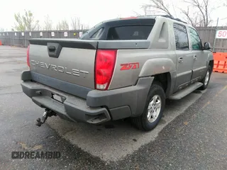 2002 Chevrolet Avalanche z VIN 3GNEK13T22G293921, wystawiony jako IAAI lot #41956616 z przebiegiem 249 838 mil mil oraz . Historia ofert i sprzedaży dostępna na DreamBid. Obrazek 4.
