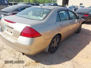 2006 Honda Accord EX-L z VIN 1HGCM56846A038055, wystawiony jako IAAI lot #42054400 z przebiegiem 334 562 mil mil oraz . Historia ofert i sprzedaży dostępna na DreamBid. Obrazek 4.