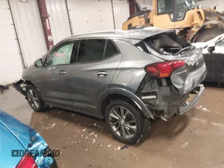 2021 Buick Encore GX Essence z VIN KL4MMGSL6MB099255, wystawiony jako IAAI lot #41613101 z przebiegiem 4 186 mil mil oraz . Historia ofert i sprzedaży dostępna na DreamBid. Obrazek 14.