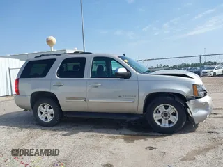 2009 Chevrolet Tahoe 2LT z VIN 1GNEC23379R258434, wystawiony jako IAAI lot #41558672 z przebiegiem 133 646 mil mil oraz . Historia ofert i sprzedaży dostępna na DreamBid. Obrazek 13.