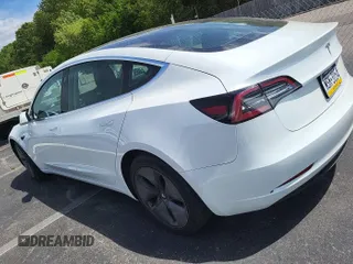 2020 Tesla Model 3 Long Range z VIN 5YJ3E1EB3LF646315, wystawiony jako IAAI lot #42398524 z przebiegiem 51 652 mil mil oraz . Historia ofert i sprzedaży dostępna na DreamBid. Obrazek 2.