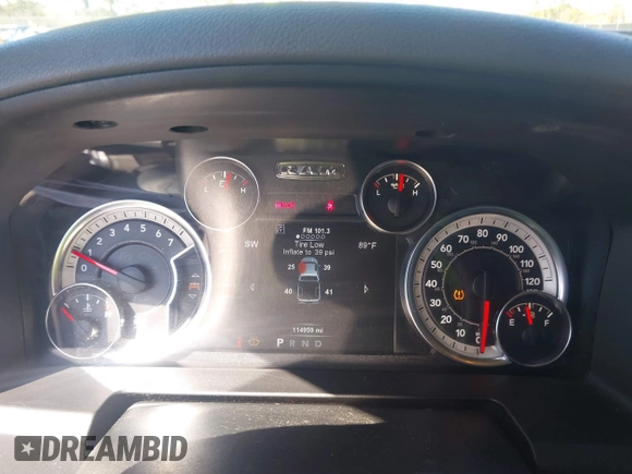 2018 Ram 1500 Big Horn z VIN 1C6RR7GG0JS218820, wystawiony jako IAAI lot #41747621 z przebiegiem 114 959 mil mil oraz . Historia ofert i sprzedaży dostępna na DreamBid. Obrazek 7.