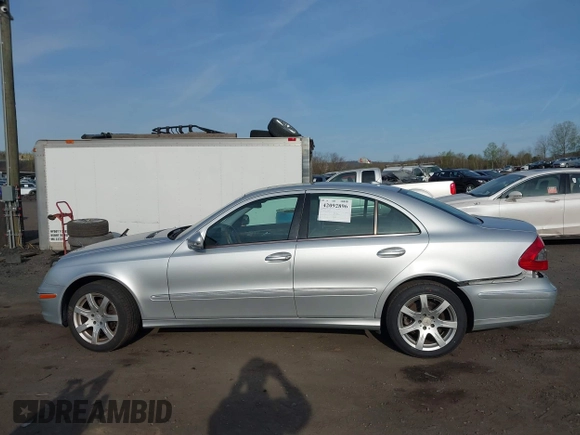 2008 Mercedes-Benz E 350 Luxury with VIN WDBUF87X58B338817, listed as a IAAI auction lot 42092896 with 164,254 mi miles and . Bid and sale history available at carsss.com. Image 14.