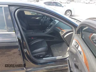 2020 Lincoln MKZ Reserve with VIN 3LN6L5E92LR609404, listed as a IAAI auction lot 42402524 with 44,271 mi miles and . Bid and sale history available at DreamBid. Image 5.