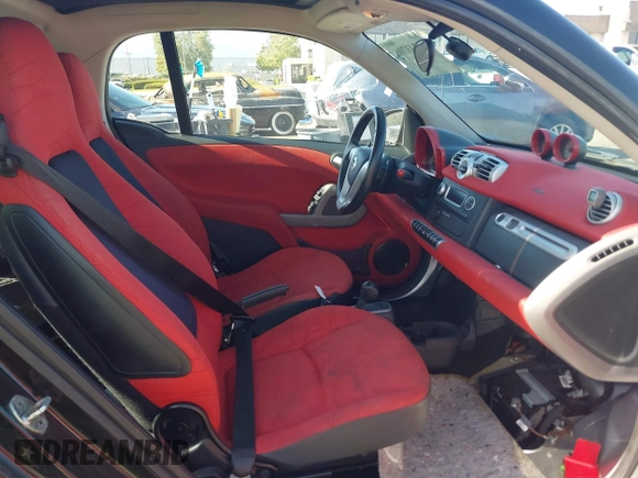 2013 Smart fortwo Pure z VIN WMEEJ3BAXDK632221, wystawiony jako IAAI lot #42243706 z przebiegiem 75 815 mil mil oraz . Historia ofert i sprzedaży dostępna na DreamBid. Obrazek 8.