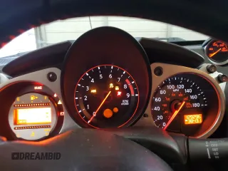 2009 Nissan 370Z z VIN JN1AZ44EX9M407193, wystawiony jako Copart lot #84891734 z przebiegiem 129 296 mil mil oraz Szkoda całkowita • Salvage title. Historia ofert i sprzedaży dostępna na DreamBid. Obrazek 9.