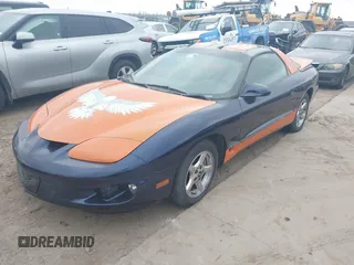 2000 Pontiac Firebird with VIN 2G2FS22K8Y2128225, listed as a IAAI auction lot 41507271 with 132,255 mi miles. Bid and sale history available at carsss.com. Image 2.