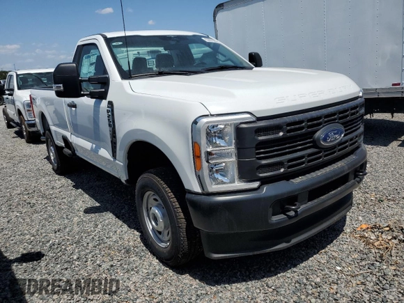 2023 Ford F-250 XL z VIN 1FTBF2BA9PED72362, wystawiony jako Copart lot #53801085 z przebiegiem Nie podano mil oraz Szkoda całkowita • Salvage title. Historia ofert i sprzedaży dostępna na DreamBid. Obrazek 4.
