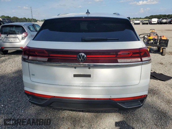 2024 Volkswagen Atlas SE z VIN 1V2DE2CA2RC207731, wystawiony jako Copart lot #68003224 z przebiegiem 12 886 mil mil oraz Szkoda całkowita • Salvage title. Historia ofert i sprzedaży dostępna na DreamBid. Obrazek 6.