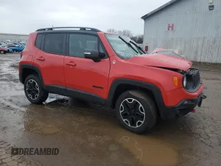 2015 Jeep Renegade Trailhawk with VIN ZACCJBCT2FPB39142, listed as a Copart auction lot 47381155 with 121,530 mi miles and Clean Title. Bid and sale history available at DreamBid. Image 4.