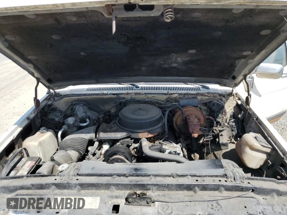 1989 Chevrolet Suburban z VIN 1GNGR26N6KF150544, wystawiony jako Copart lot #50469335 z przebiegiem 21 480 mil mil oraz Czysty tytuł • Clean title. Historia ofert i sprzedaży dostępna na DreamBid. Obrazek 12.