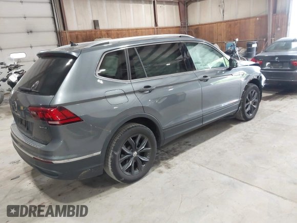 2024 Volkswagen Tiguan SE z VIN 3VVMB7AX5RM057189, wystawiony jako IAAI lot #42435936 z przebiegiem 11 189 mil mil oraz . Historia ofert i sprzedaży dostępna na DreamBid. Obrazek 4.