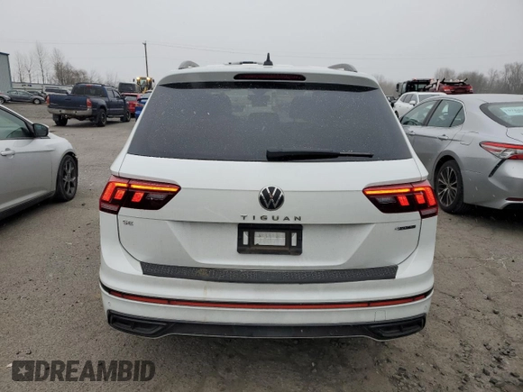 2022 Volkswagen Tiguan SE R-Line Black z VIN 3VV8B7AX4NM095511, wystawiony jako Copart lot #45333955 z przebiegiem 13 679 mil mil oraz Szkoda całkowita • Salvage title. Historia ofert i sprzedaży dostępna na DreamBid. Obrazek 6.