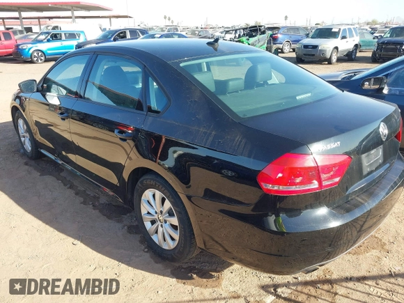 2015 Volkswagen Passat Limited Edition Edition z VIN 1VWAT7A3XFC068792, wystawiony jako IAAI lot #41704551 z przebiegiem 89 388 mil mil oraz . Historia ofert i sprzedaży dostępna na DreamBid. Obrazek 3.