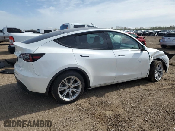 2022 Tesla Model Y Long Range z VIN 7SAYGAEE2NF465173, wystawiony jako Copart lot #53983845 z przebiegiem 42 740 mil mil oraz Szkody całkowita. Historia ofert i sprzedaży dostępna na DreamBid. Obrazek 3.