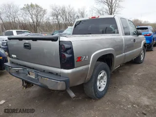 2003 Chevrolet Silverado 1500 LT with VIN 1GCEK19T33E268065, listed as a IAAI auction lot 41838254 with 247,179 mi miles. Bid and sale history available at carsss.com. Image 4.