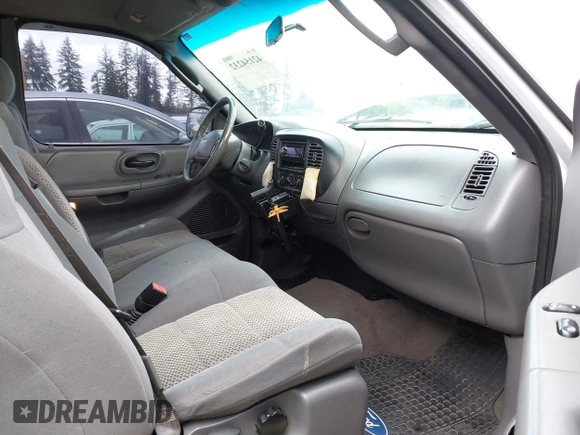 2002 Ford F-150 z VIN 2FTRX17L42CA98695, wystawiony jako IAAI lot #42154232 z przebiegiem 180 924 mil mil oraz . Historia ofert i sprzedaży dostępna na DreamBid. Obrazek 5.