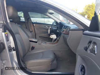 2006 Mercedes-Benz CLS-Class with VIN WDDDJ75X76A062548, listed as a IAAI auction lot 40212012 with 117,233 mi miles. Bid and sale history available at carsss.com. Image 5.