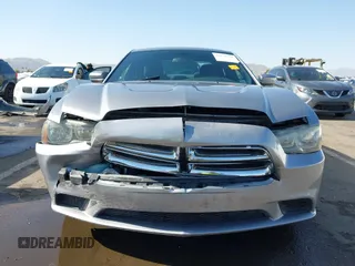 2013 Dodge Charger SE z VIN 2C3CDXBG0DH690682, wystawiony jako IAAI lot #42271976 z przebiegiem 161 176 mil mil oraz . Historia ofert i sprzedaży dostępna na DreamBid. Obrazek 6.