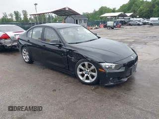 2015 BMW 3 Series 328i xDrive z VIN WBA3B5G55FNS18143, wystawiony jako IAAI lot #42185489 z przebiegiem 109 663 mil mil oraz . Historia ofert i sprzedaży dostępna na DreamBid. Obrazek 1.