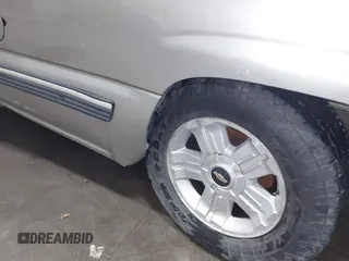 1999 Chevrolet Silverado 1500 LT with VIN 1GCEK14T8XE192646, listed as a IAAI auction lot 41777519 with 289,532 mi miles. Bid and sale history available at carsss.com. Image 18.