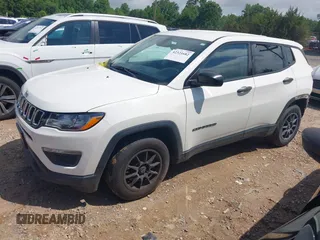 2018 Jeep Compass Sport с VIN 3C4NJCABXJT123085, выставлен на аукционе IAAI как лот 42321682 с пробегом 96 813 миль миль и . История ставок и продаж доступна на DreamBid. Изображение 17.
