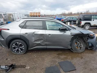 2024 Subaru Solterra Limited z VIN JTMABABA1RA049015, wystawiony jako IAAI lot #41878135 z przebiegiem 3414 mil mil oraz . Historia ofert i sprzedaży dostępna na DreamBid. Obrazek 13.