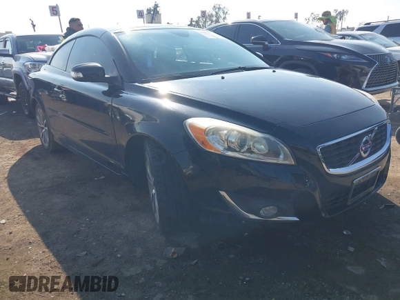 2013 Volvo C70 T5 z VIN YV1672MC8DJ139597, wystawiony jako IAAI lot #41459072 z przebiegiem 115 807 mil mil oraz . Historia ofert i sprzedaży dostępna na DreamBid. Obrazek 1.