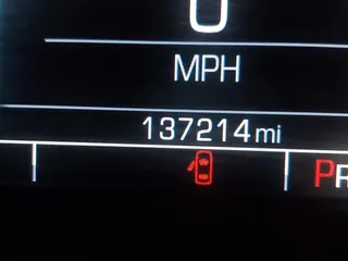 2020 Chevrolet Tahoe Commercial z VIN 1GNSKDECXLR260202, wystawiony jako IAAI lot #41608712 z przebiegiem 137 214 mil mil oraz . Historia ofert i sprzedaży dostępna na DreamBid. Obrazek 15.