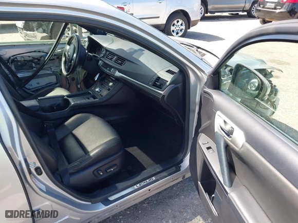 2013 Lexus CT 200h Hybrid with VIN JTHKD5BH7D2152752, listed as a IAAI auction lot 41826643 with 79105 miles. Bid and sale history available at carsss.com. Image 5.