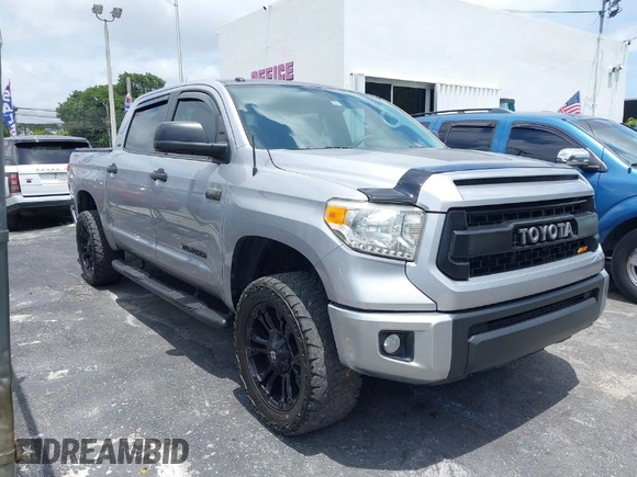 2016 Toyota Tundra SR5 z VIN 5TFDW5F15GX554763, wystawiony jako IAAI lot #42092776 z przebiegiem 141 522 mil mil oraz . Historia ofert i sprzedaży dostępna na DreamBid. Obrazek 1.