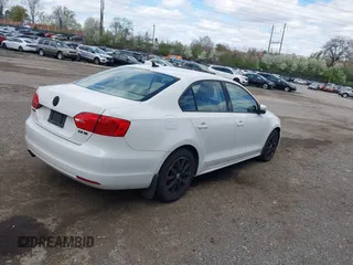 2012 Volkswagen Jetta Sedan SE w/Convenience & Sunroof PZEV with VIN 3VWDP7AJ3CM368264, listed as a IAAI auction lot 41941232 with 177,191 mi miles. Bid and sale history available at carsss.com. Image 4.