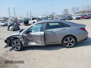 2023 Hyundai Elantra SEL z VIN KMHLS4AG8PU598217, wystawiony jako IAAI lot #41973842 z przebiegiem 9 756 mil mil oraz . Historia ofert i sprzedaży dostępna na DreamBid. Obrazek 15.