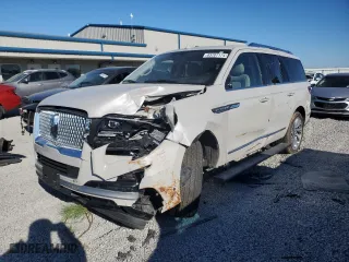 2024 Lincoln Navigator Reserve with VIN 5LMJJ2LGXREL14043, listed as a Copart auction lot 83707174 with 11,943 mi miles and Salvage Title. Bid and sale history available at carsss.com. Image 1.