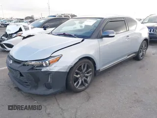 2014 Scion tC z VIN JTKJF5C79E3073875, wystawiony jako IAAI lot #41536021 z przebiegiem 158 154 mil mil oraz . Historia ofert i sprzedaży dostępna na DreamBid. Obrazek 18.