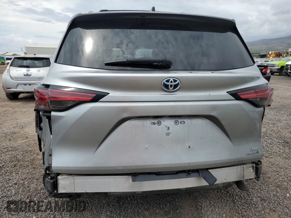 2021 Toyota Sienna XLE z VIN 5TDJRKEC4MS003091, wystawiony jako Copart lot #51657445 z przebiegiem 56 092 mil mil oraz Szkoda całkowita • Salvage title. Historia ofert i sprzedaży dostępna na DreamBid. Obrazek 6.