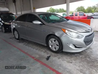 2012 Hyundai Sonata Hybrid z VIN KMHEC4A47CA060132, wystawiony jako IAAI lot #42391529 z przebiegiem 111 293 mil mil oraz . Historia ofert i sprzedaży dostępna na DreamBid. Obrazek 1.