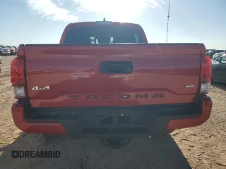 2022 Toyota Tacoma SR z VIN 3TMCZ5AN0NM464534, wystawiony jako Copart lot #55785945 z przebiegiem 31 785 mil mil oraz Szkoda całkowita • Salvage title. Historia ofert i sprzedaży dostępna na DreamBid. Obrazek 6.